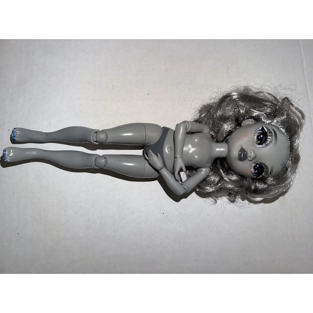 Nude Nicole Steele Shadow High Articulated Fashion Doll Gray Rainbow High Size